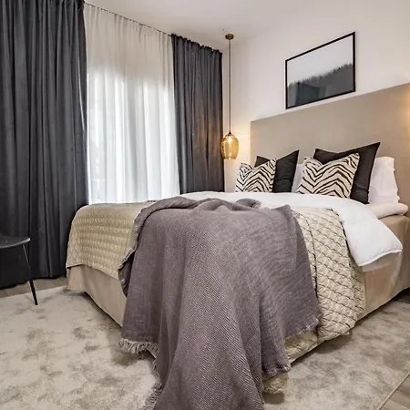 Apartment Pr- Stunning Flat Front Line Puerto Banus Marbella