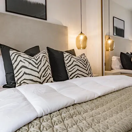 Pr- Stunning Flat Front Line Puerto Banus Marbella