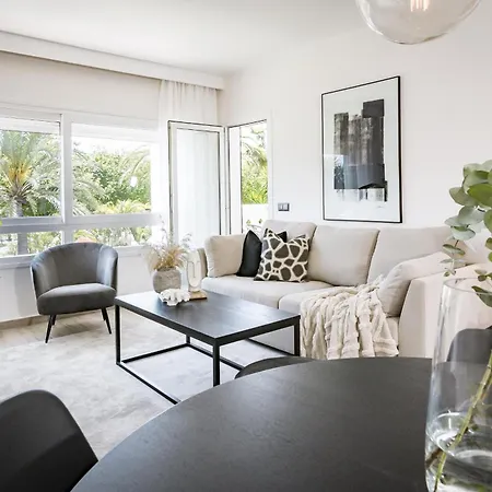 Apartment Pr- Stunning Flat Front Line Puerto Banus Marbella
