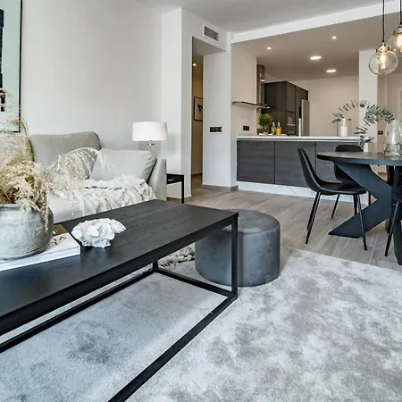 Pr- Stunning Flat Front Line Puerto Banus Marbella